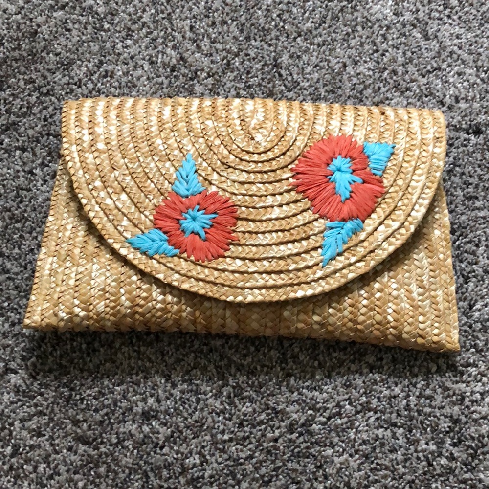 NWT Basketweave clutch/wristlet w/ floral design